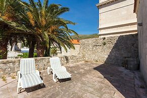 Dvori With Garden, Free Parking Next To Sea