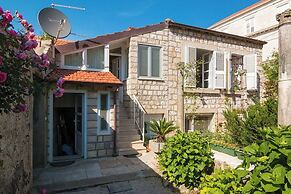 Dvori With Garden, Free Parking Next To Sea