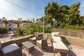 Dvori With Garden, Free Parking Next To Sea