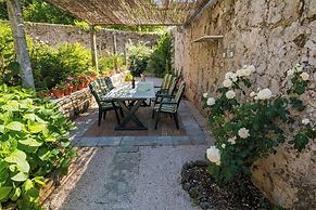 Dvori With Garden, Free Parking Next To Sea