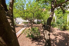 Dvori With Garden, Free Parking Next To Sea