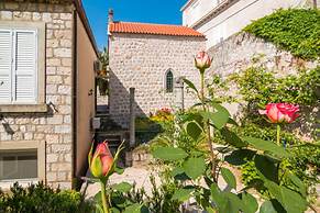 Dvori With Garden, Free Parking Next To Sea