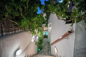 Room in Apartment - Comfort Double or Twin Room or Semi-basement