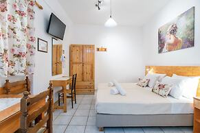 Room in Apartment - Comfort Double or Twin Room or Semi-basement