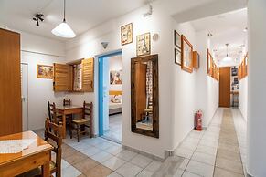 Room in Apartment - Comfort Double or Twin Room or Semi-basement