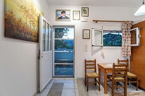 Room in Apartment - Comfort Double or Twin Room or Semi-basement