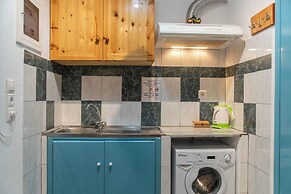 Room in Apartment - Comfort Double or Twin Room or Semi-basement