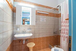 Room in Apartment - Comfort Double or Twin Room or Semi-basement