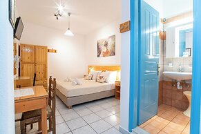 Room in Apartment - Comfort Double or Twin Room or Semi-basement