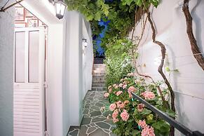 Room in Apartment - Comfort Double or Twin Room or Semi-basement