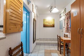 Room in Apartment - Comfort Double or Twin Room or Semi-basement