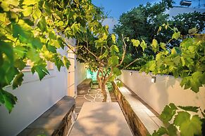 Room in Apartment - Comfort Double or Twin Room or Semi-basement