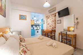 Room in Apartment - Comfort Double or Twin Room or Semi-basement