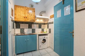 Room in Apartment - Comfort Double or Twin Room or Semi-basement