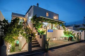 Room in Apartment - Comfort Double or Twin Room or Semi-basement