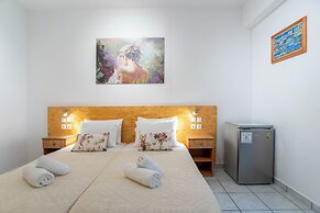 Room in Apartment - Comfort Double or Twin Room or Semi-basement