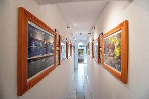 Room in Apartment - Comfort Double or Twin Room or Semi-basement