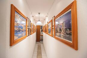 Room in Apartment - Comfort Double or Twin Room or Semi-basement