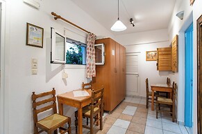 Room in Apartment - Comfort Double or Twin Room or Semi-basement