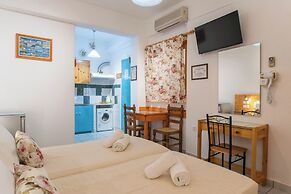 Room in Apartment - Comfort Double or Twin Room or Semi-basement