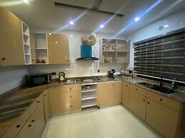 Furnised 3 Bedroom Apartment Oniru, Lagos