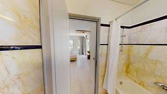 Chrispy Beach Resort