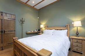 Stable Lodge Boutique B&B