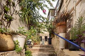 Old Jaffa Artistic Retreat by Sea N Rent