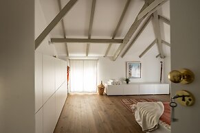 Old Jaffa Artistic Retreat by Sea N Rent