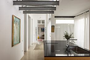 Old Jaffa Artistic Retreat by Sea N Rent