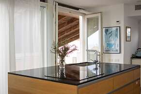 Old Jaffa Artistic Retreat by Sea N Rent