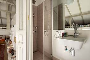 Old Jaffa Artistic Retreat by Sea N Rent