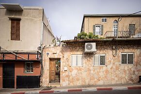 Old Jaffa Artistic Retreat by Sea N Rent