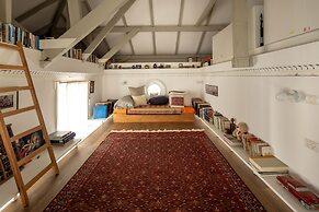 Old Jaffa Artistic Retreat by Sea N Rent