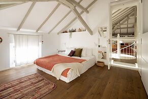 Old Jaffa Artistic Retreat by Sea N Rent