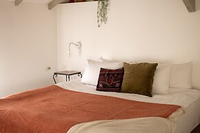 Old Jaffa Artistic Retreat by Sea N Rent