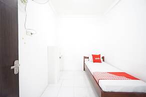 OYO 93682 Blessing's Kediri Homestay Syariah