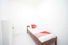 OYO 93682 Blessing's Kediri Homestay Syariah