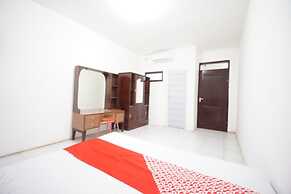 OYO 93682 Blessing's Kediri Homestay Syariah