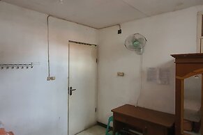 SPOT ON 93681 Qodri Homestay Syariah