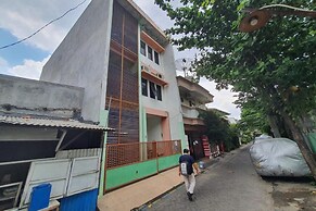 SPOT ON 93681 Qodri Homestay Syariah