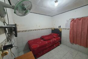 SPOT ON 93681 Qodri Homestay Syariah