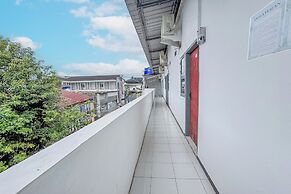 OYO 93683 Kost Naura