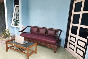 OYO Life 93680 Kost Losawi Syariah