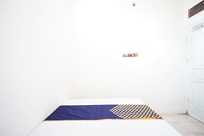 OYO Life 93680 Kost Losawi Syariah