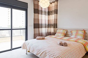 Netanya Family Apt & Balcony by FeelHome
