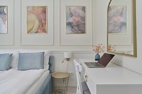 Floral Apartment Nyska by Renters