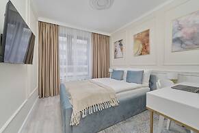 Floral Apartment Nyska by Renters