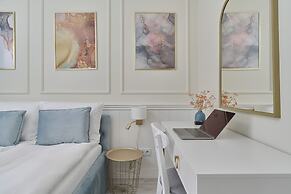 Floral Apartment Nyska by Renters