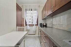 Floral Apartment Nyska by Renters